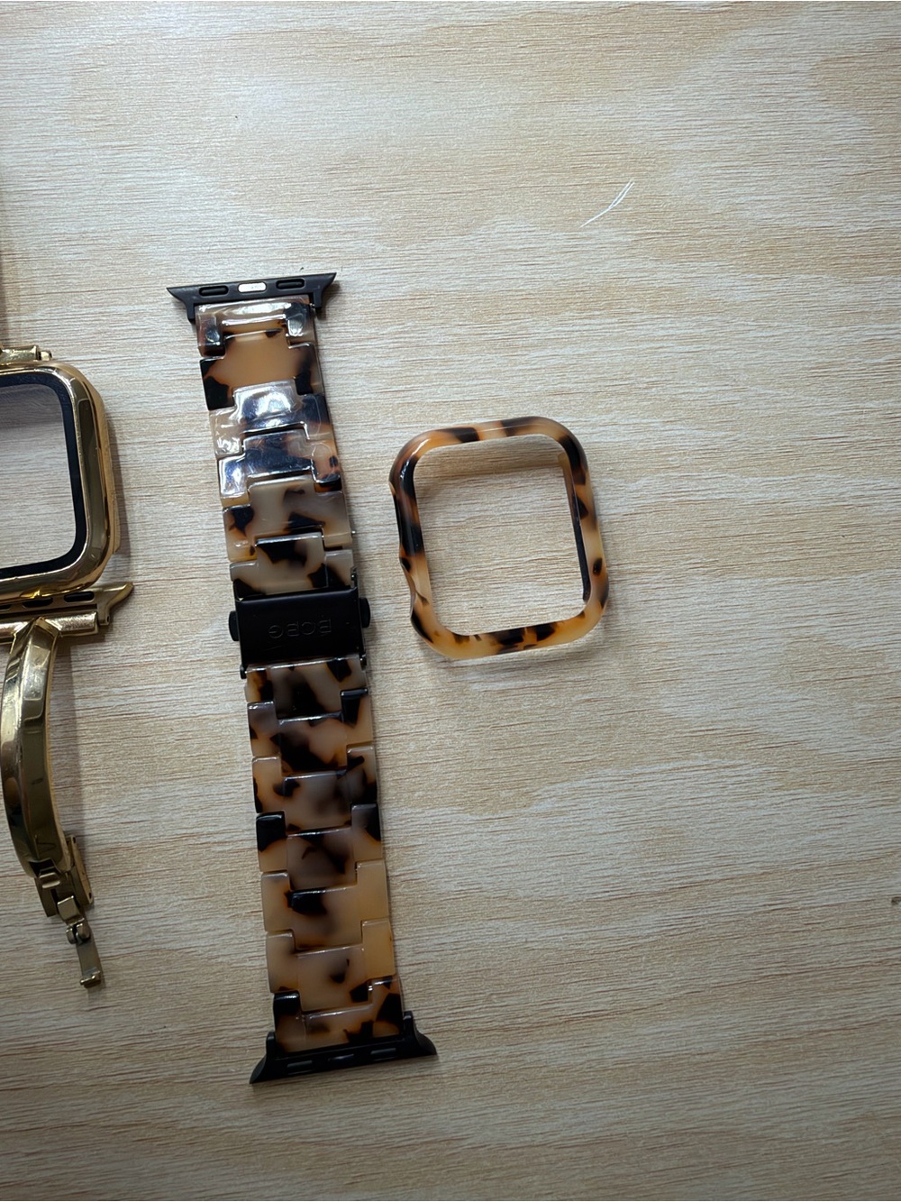Apple Watch Series 6 Rose Gold Bundle + Multiple Bands - Picture 3 of 7
